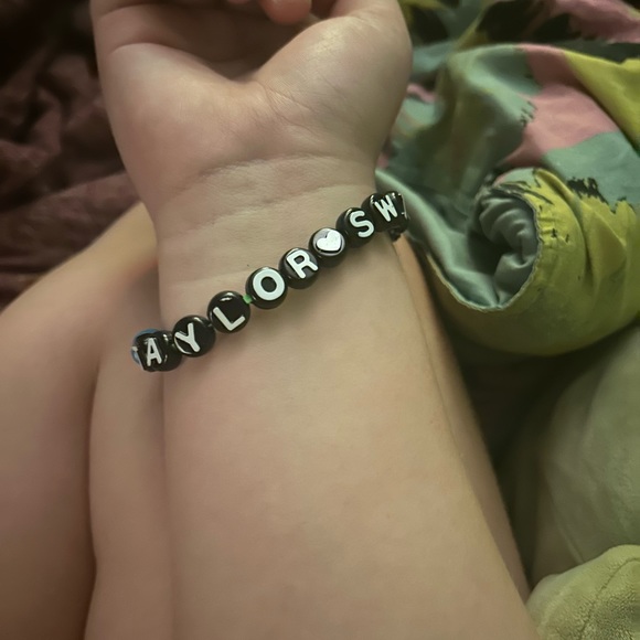 Taylor Swift Debut Handmade Beaded Friendship Bracelet - Picture 1 of 3